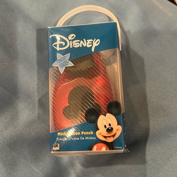 Disney Mickey Icon Punch - Picture 2 of 7
